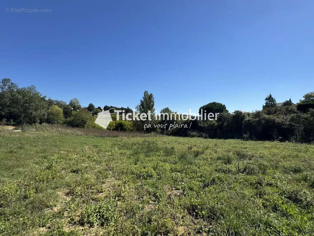 Terrain à CLERMONT-LE-FORT