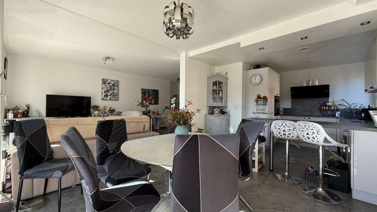 Appartement à vendre 2, 3 pièces FREJUS PLAGE (83) - photo 7