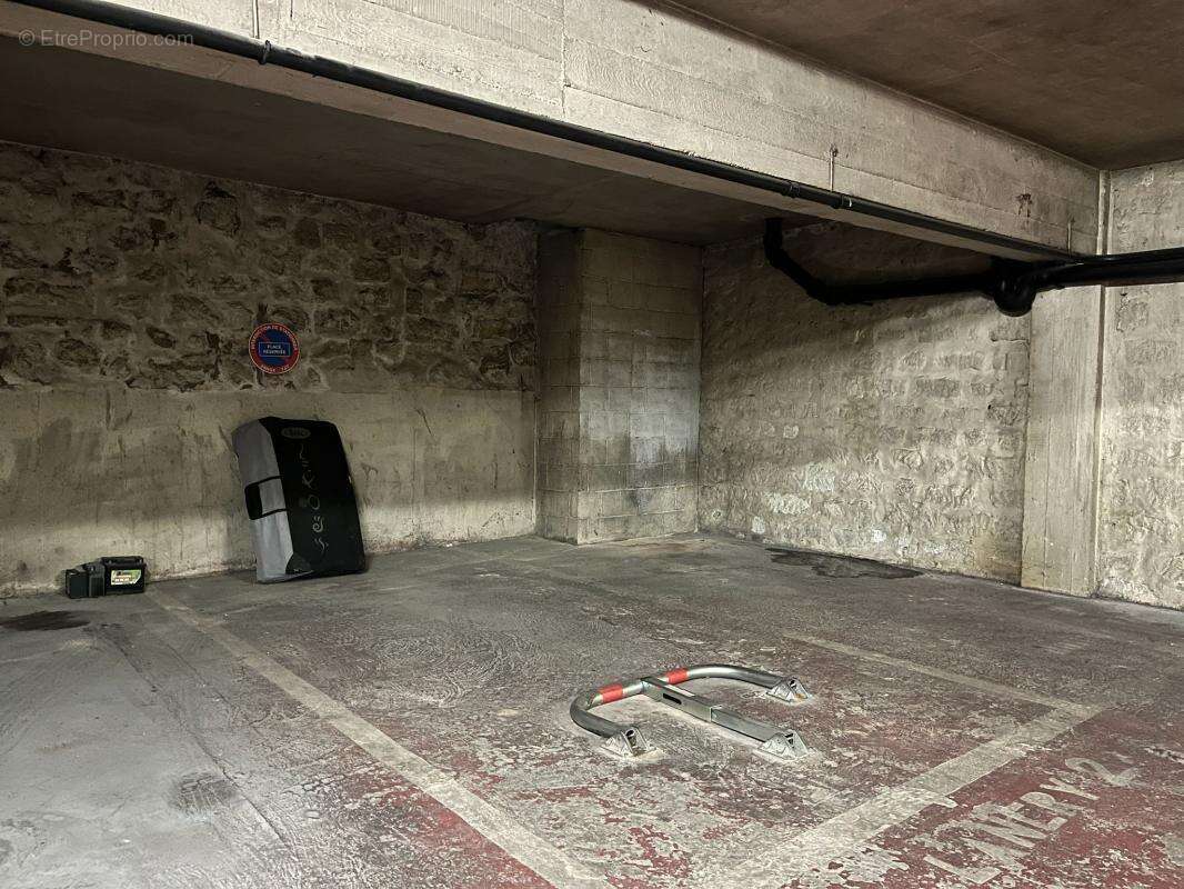 Parking à PARIS-10E