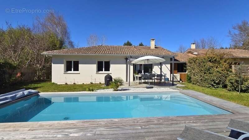 Maison à AZUR
