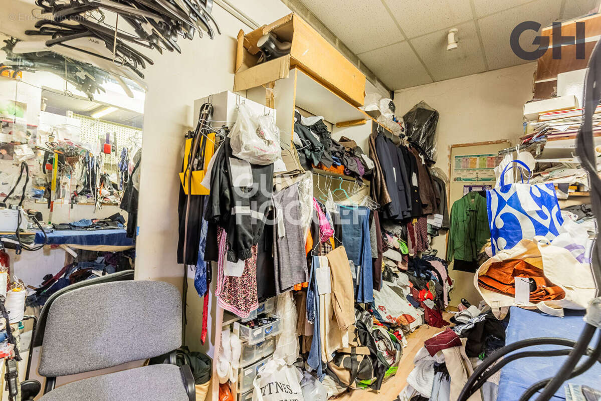 Commerce à SAINT-PIERRE-DU-PERRAY