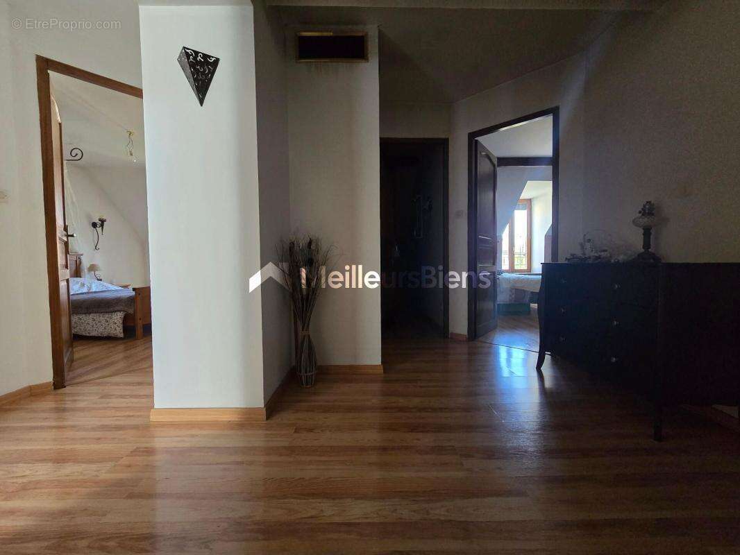 Maison à LES MAILLYS