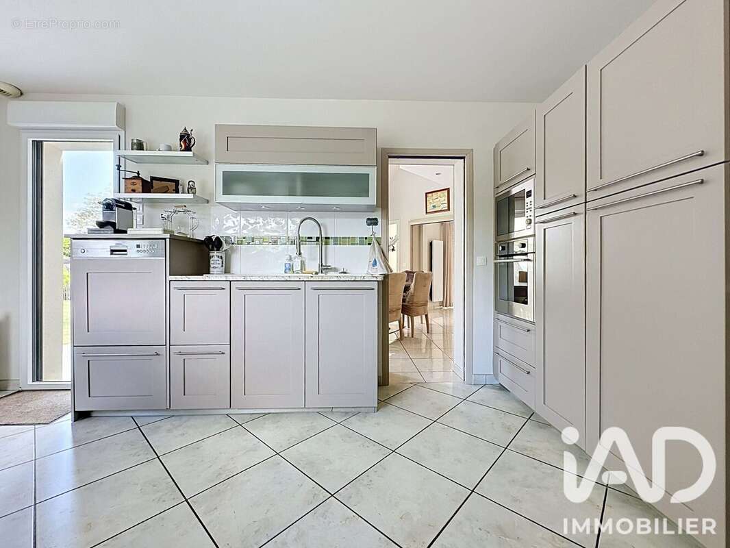 Maison 193 m² à Vieille-Eglise-En-Yvelines  - photo 8