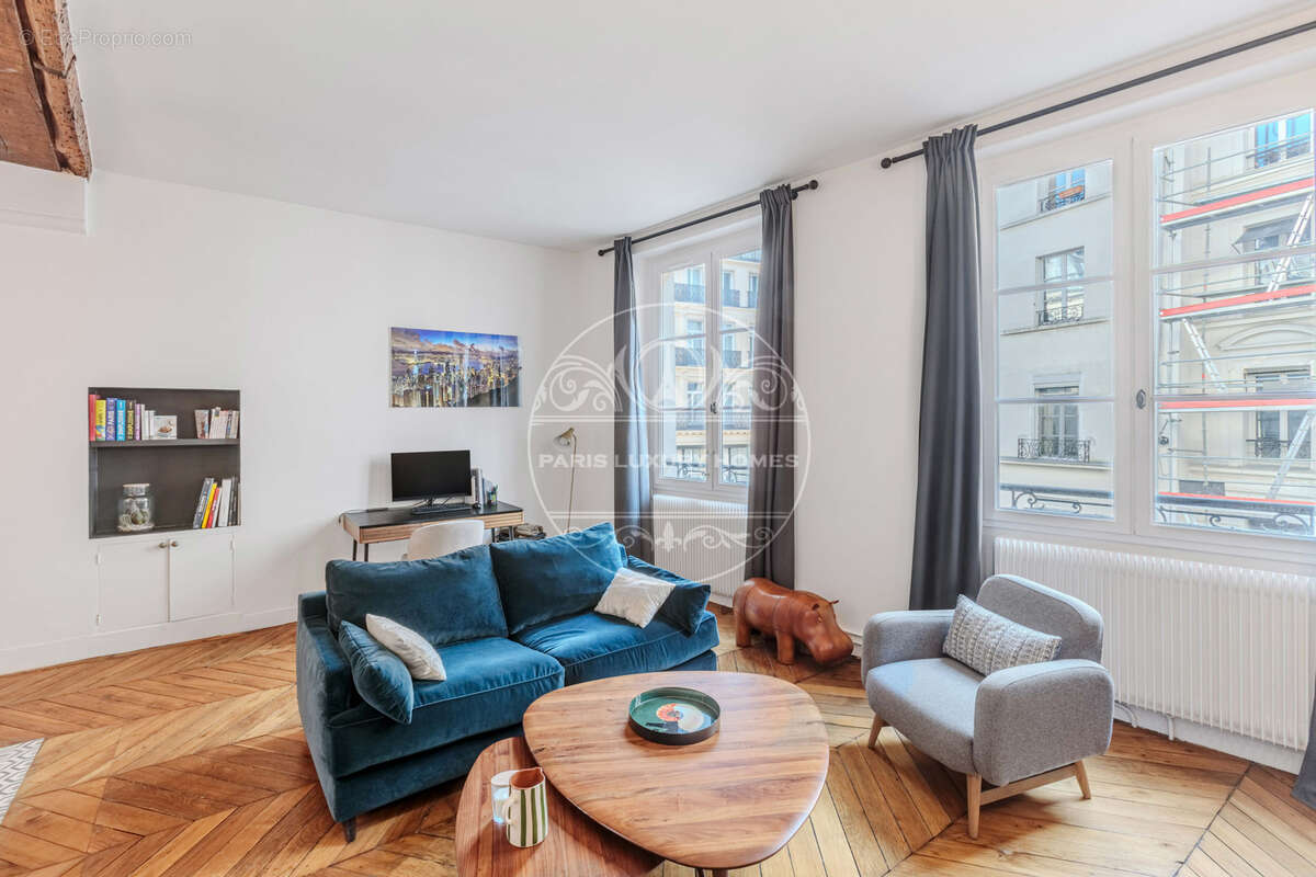 Appartement à PARIS-1E
