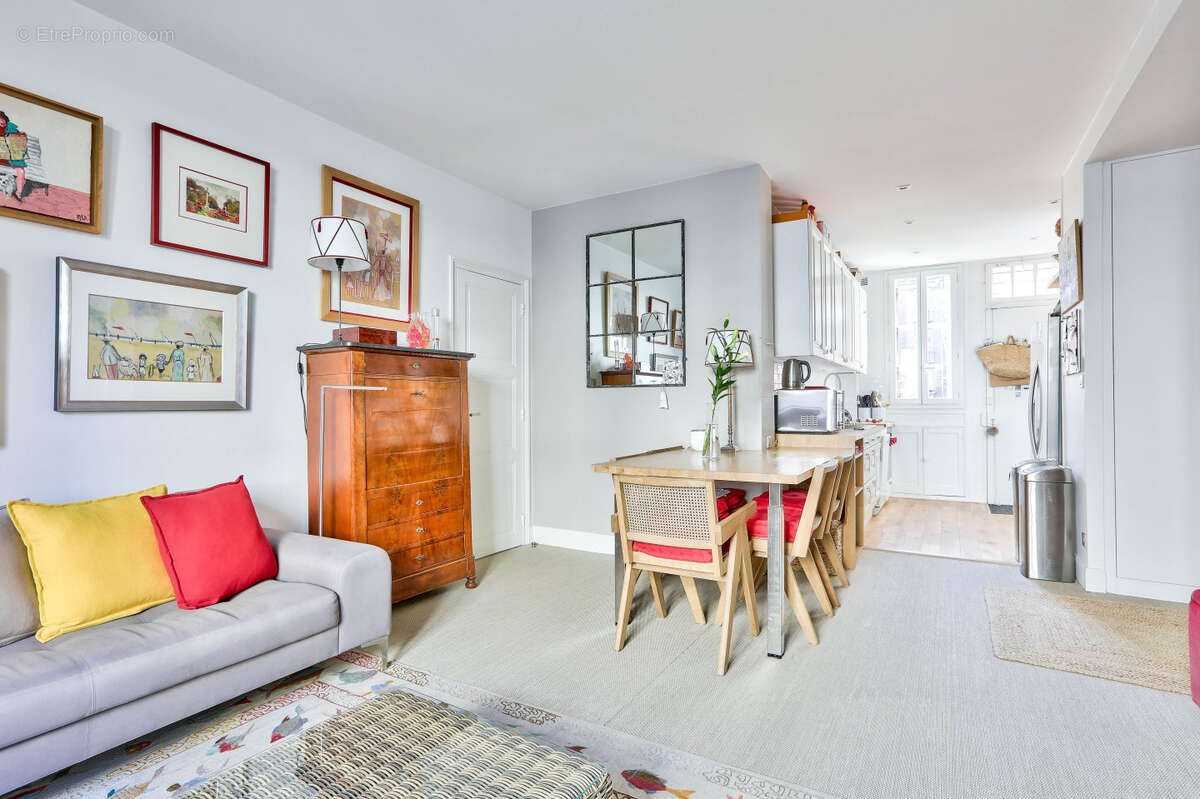 Appartement à PARIS-16E