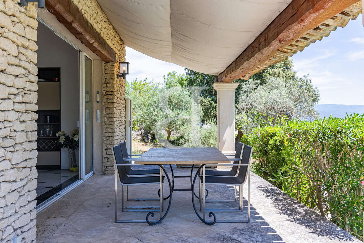 Maison à GORDES