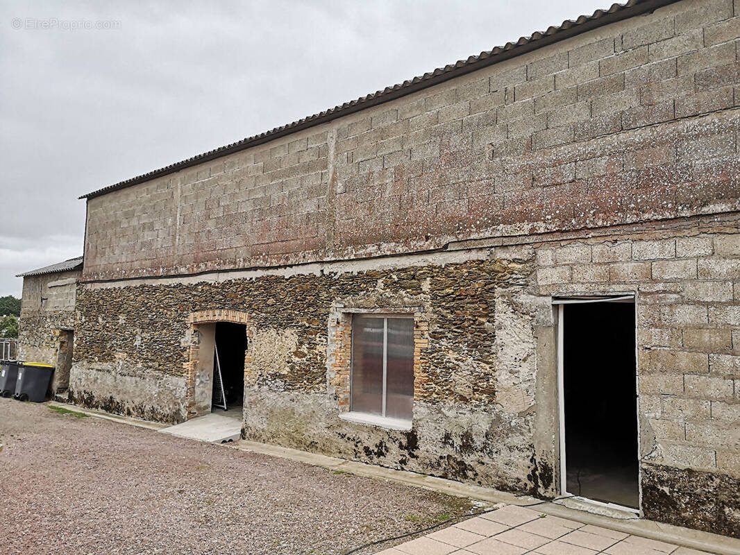 Parking à FROIDFOND