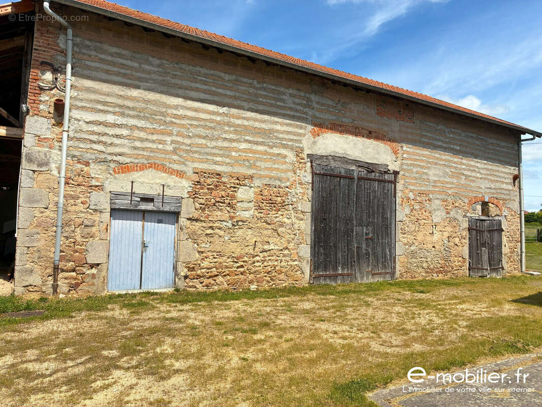 Maison à SAINT-FORGEUX-LESPINASSE