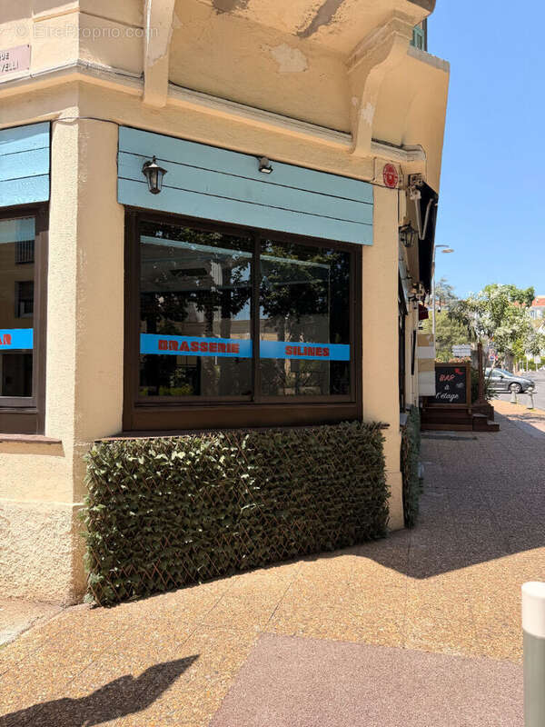 Semi-exclusivite fonds de commerce brasserie-bar-restaurant 200 m2 licence iv idealement situe dans le centre de hyeres - photo 3