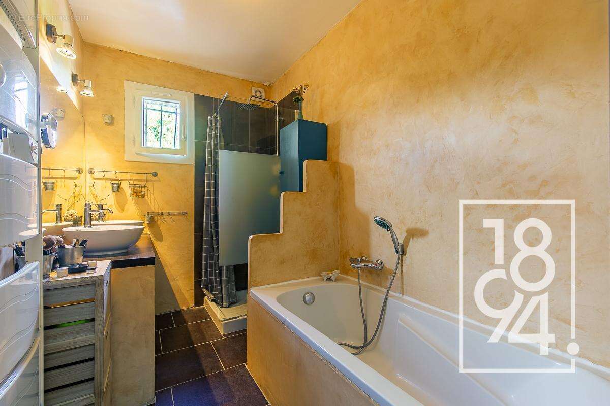 Maison à LE PUY-SAINTE-REPARADE