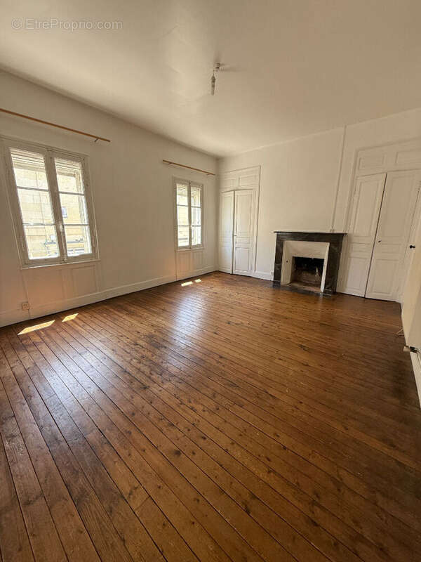 Maison à LONGUE-JUMELLES