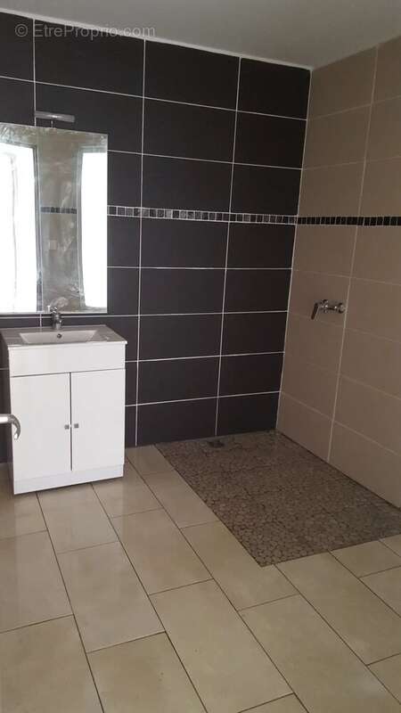 A vendre  maison de type f4 secteur bras fusil  Saint-Benoît 97470 - photo 3