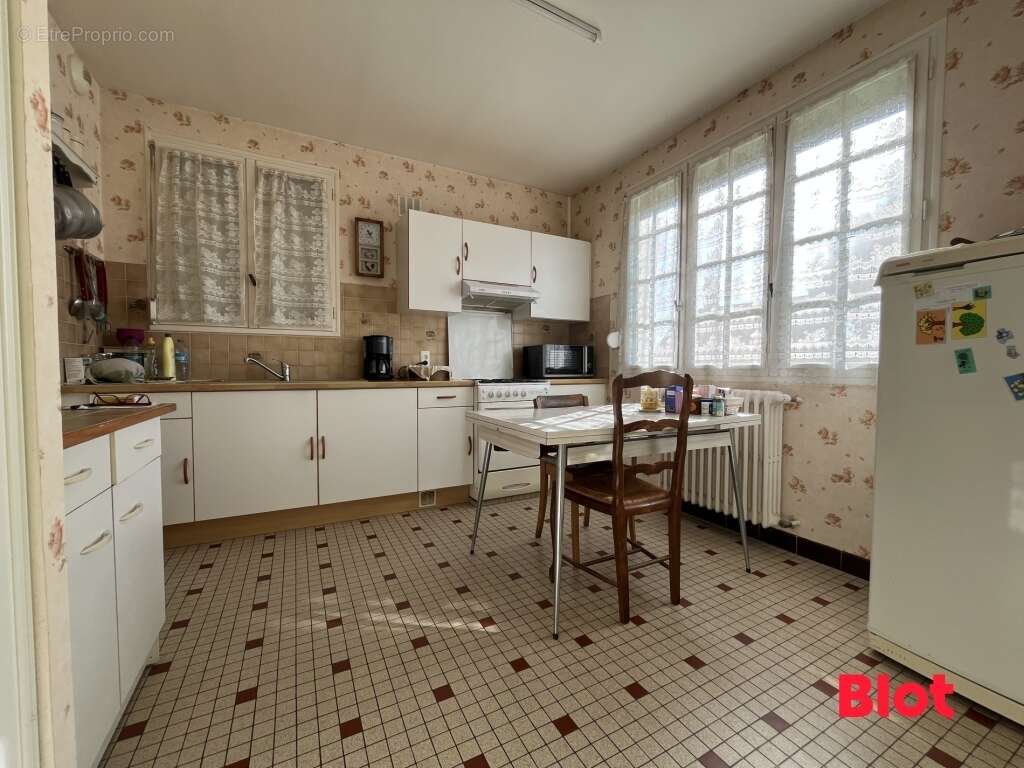 Maison à CINTRE