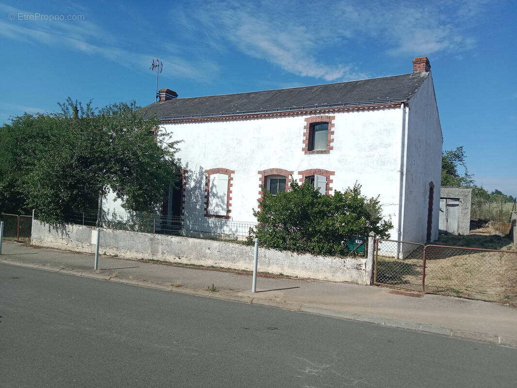 Maison à SAINT-DENIS-LA-CHEVASSE