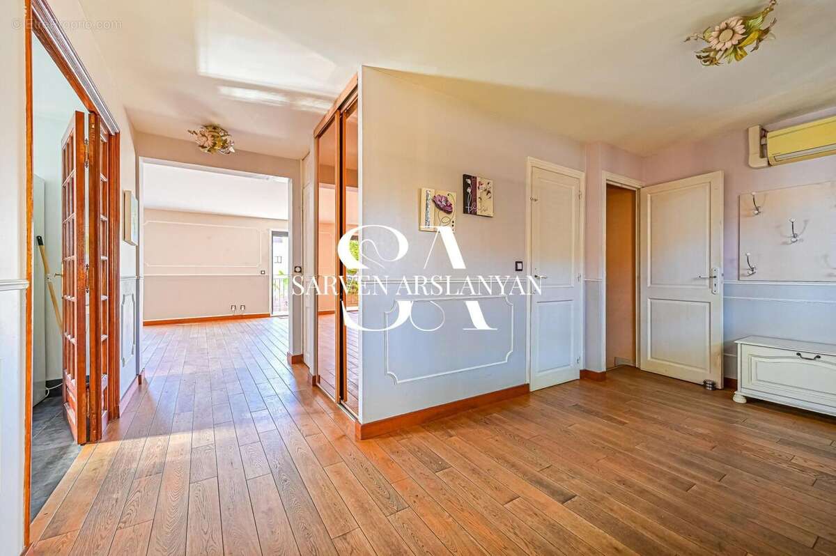 Maison 237 m² à Alfortville  - photo 7