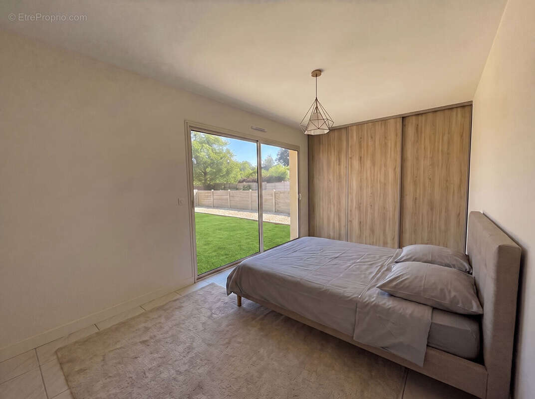 LE TAILLAN MEDOC - 33320 - Proche Blanquefort - Maison de plain-pied 120 m² avec jardin 450m² sans vis-à-vis - photo 7