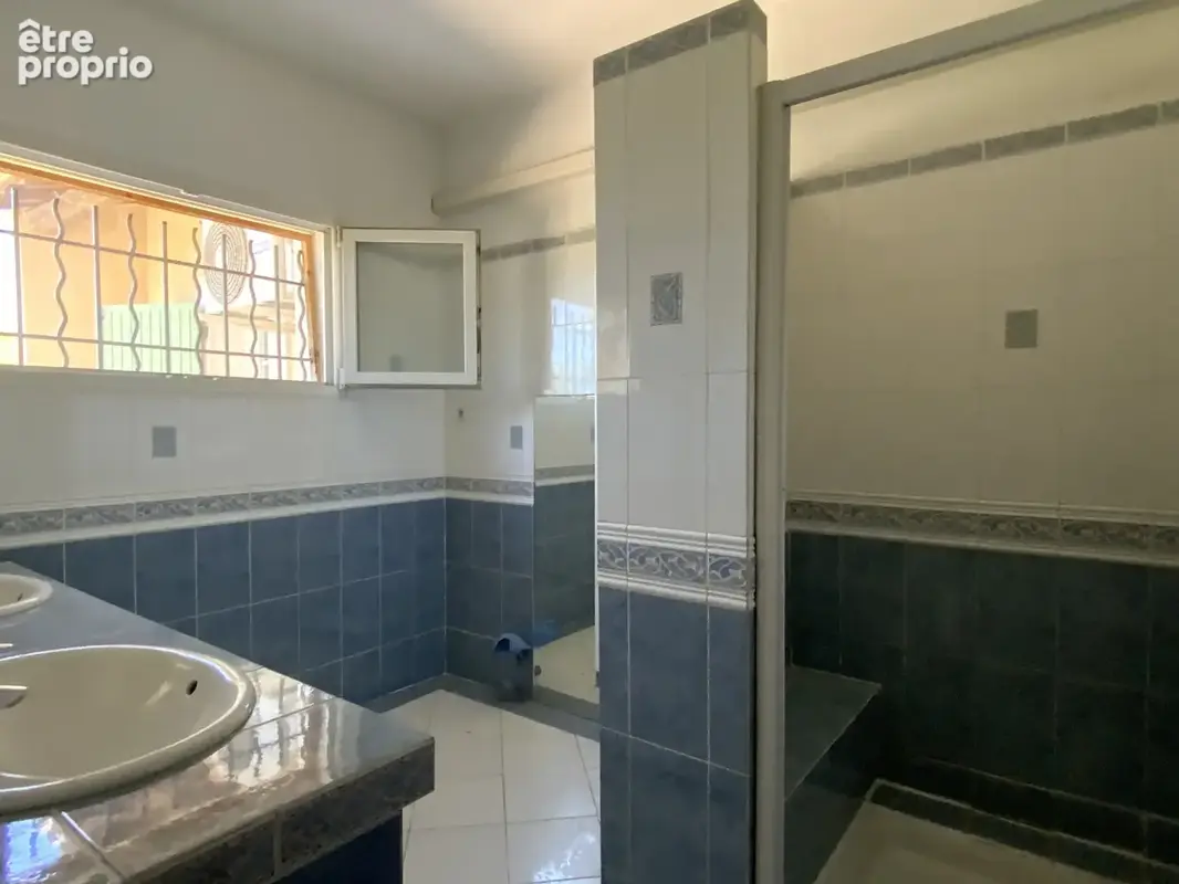 Charmante maison spacieuse avec terrain arboré et piscine. - photo 8