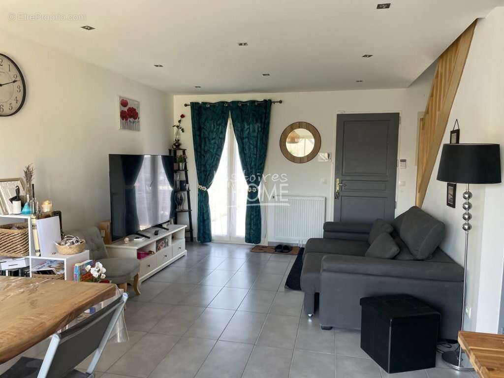 Maison à JOUY-LE-CHATEL