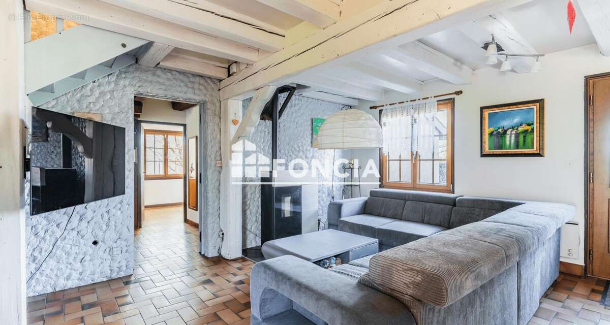 Maison familiale à Vany avec terrain arboré - photo 6