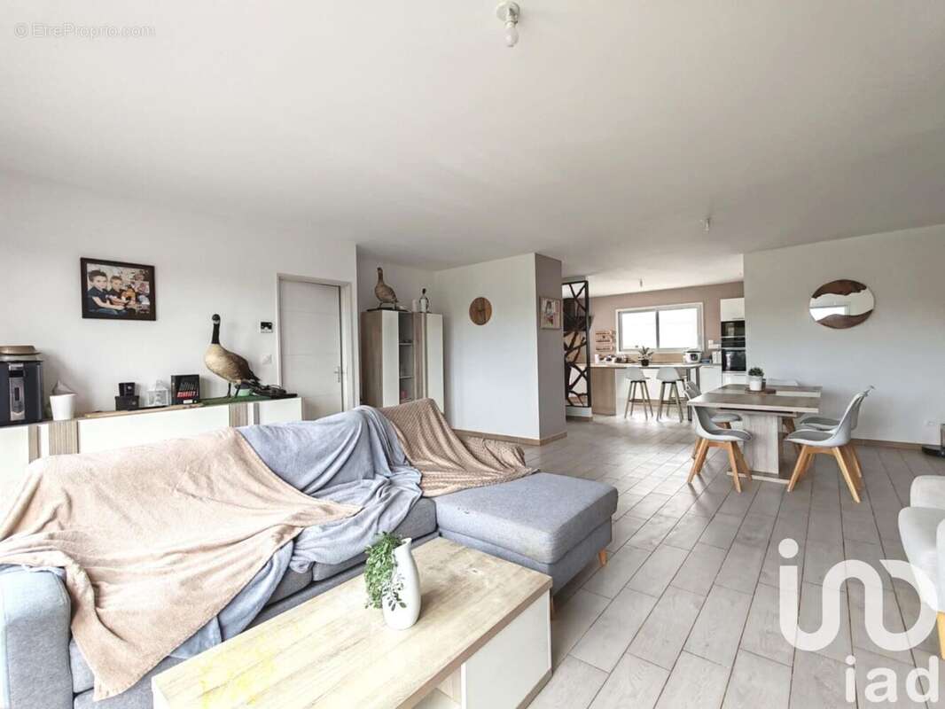 Photo 4 - Maison à SURGERES