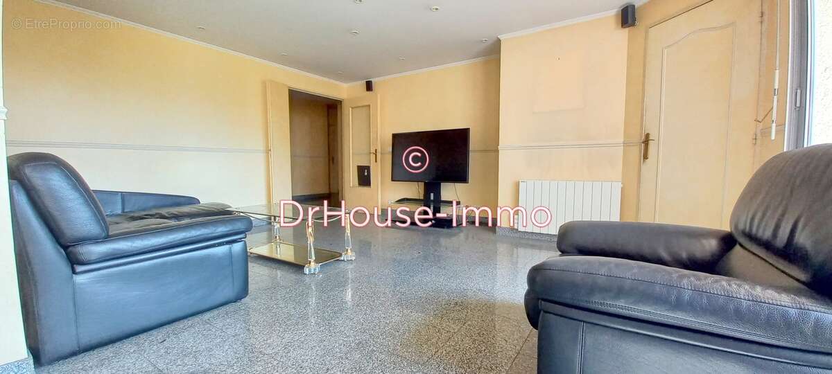 Appartement à LES LILAS