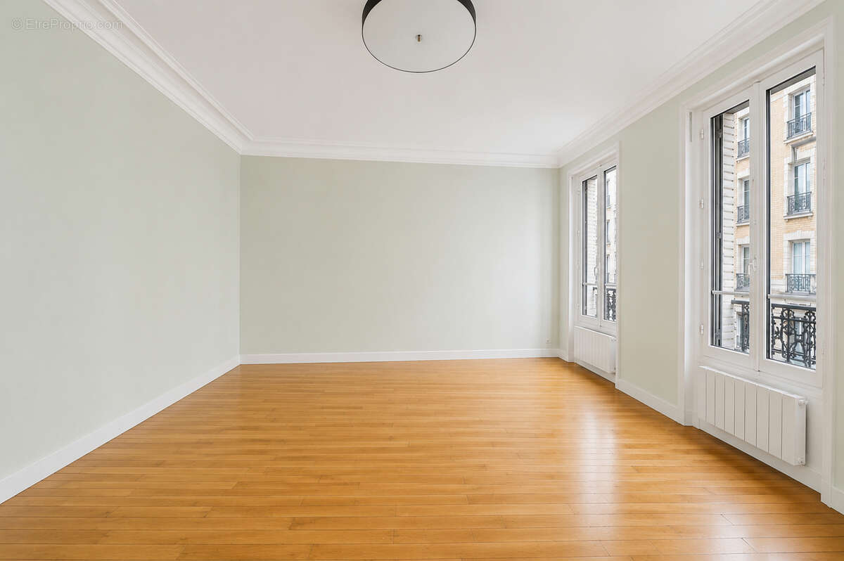 Appartement à PARIS-14E