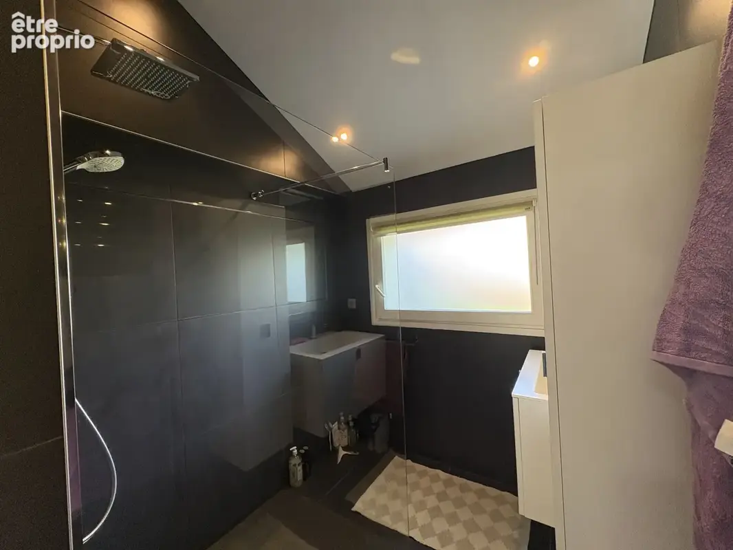 Maison T7 de 135.47 m2 avec piscine et annexes sur terrain de 1053 m2, 07500 GUILHERAND-GRANGES - photo 11