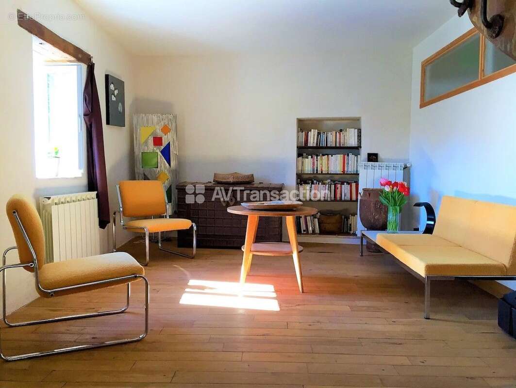Autre à CROS