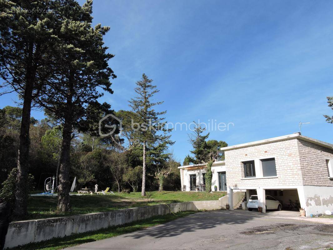 Maison à SAINT-HILAIRE-DE-BRETHMAS