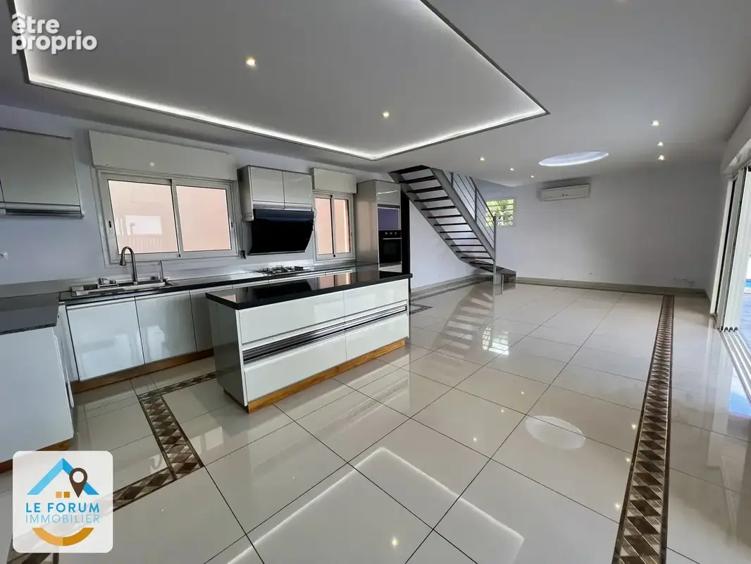 Saint pierre 97410 - villa moderne - piscine - beaux volumes - construction récente - proche commodités - photo 3
