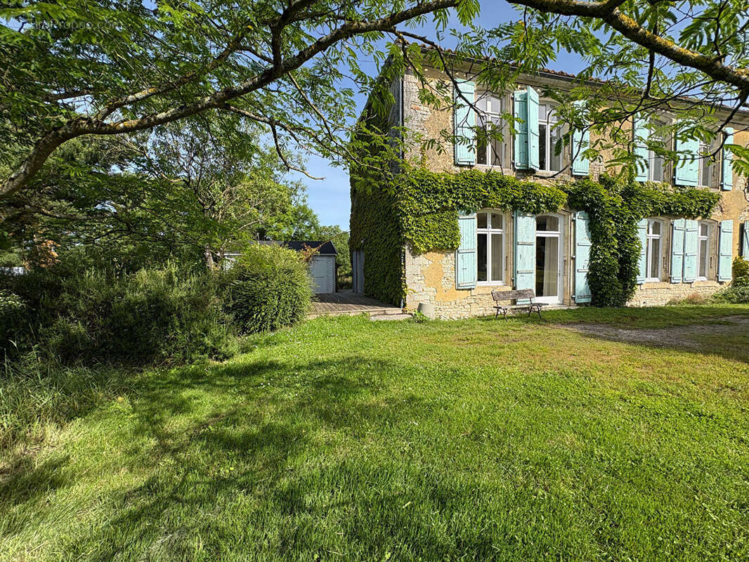 Maison à SURGERES