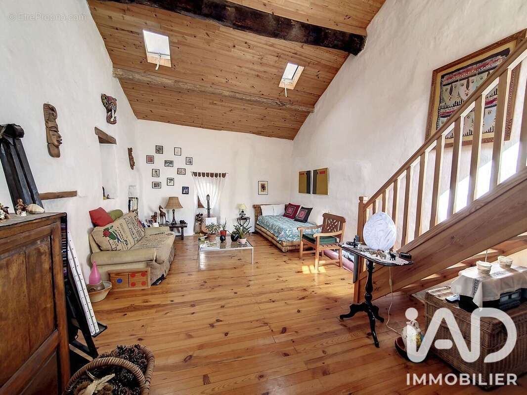 Maison 72 m² à Aulas  - photo 3
