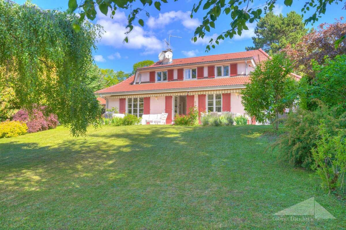 Maison à GRILLY