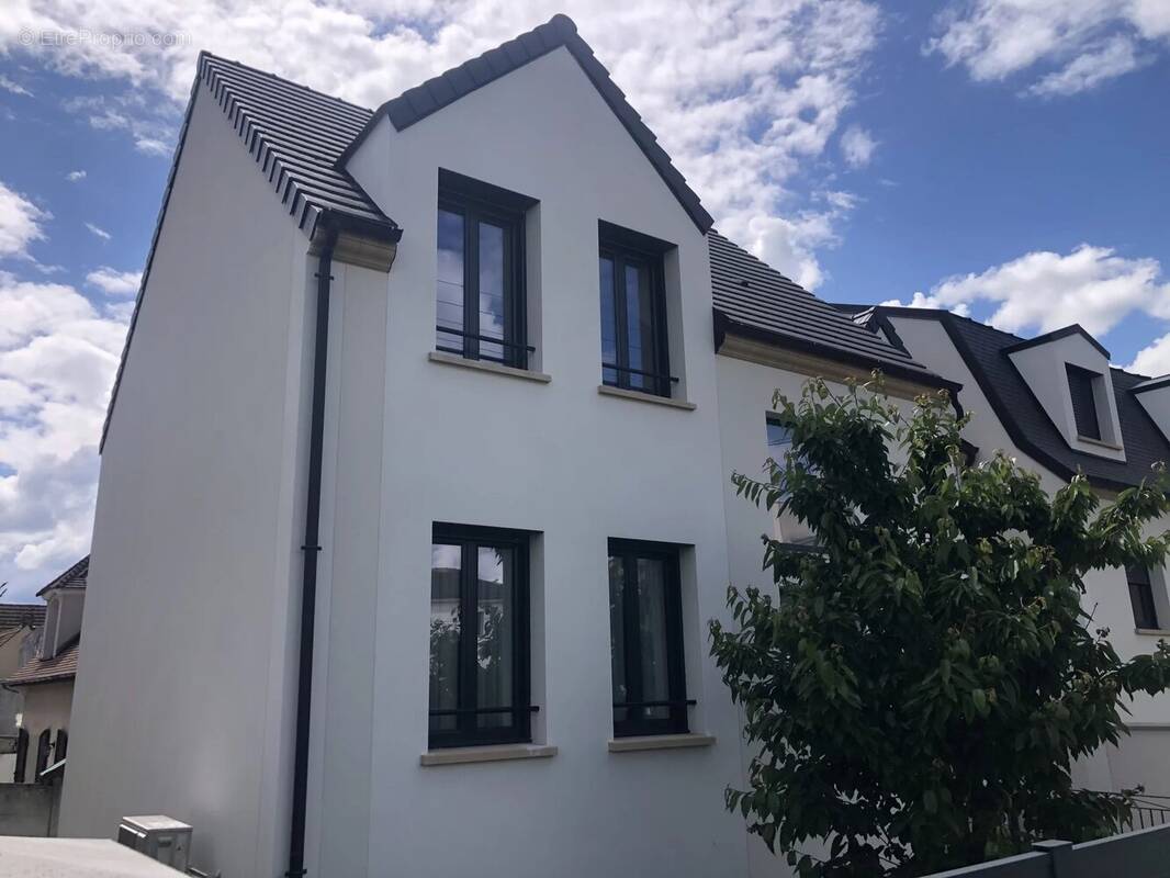 Maison à SARTROUVILLE