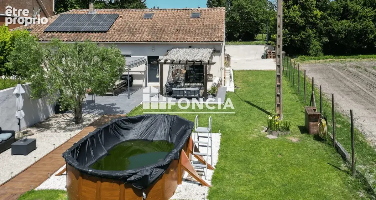 Exclusivité FONCIA, Mas de 138 m2 sur terrain de 700 m2 avec VUE sur les champs de lavande et GARAGE privatif - photo 2