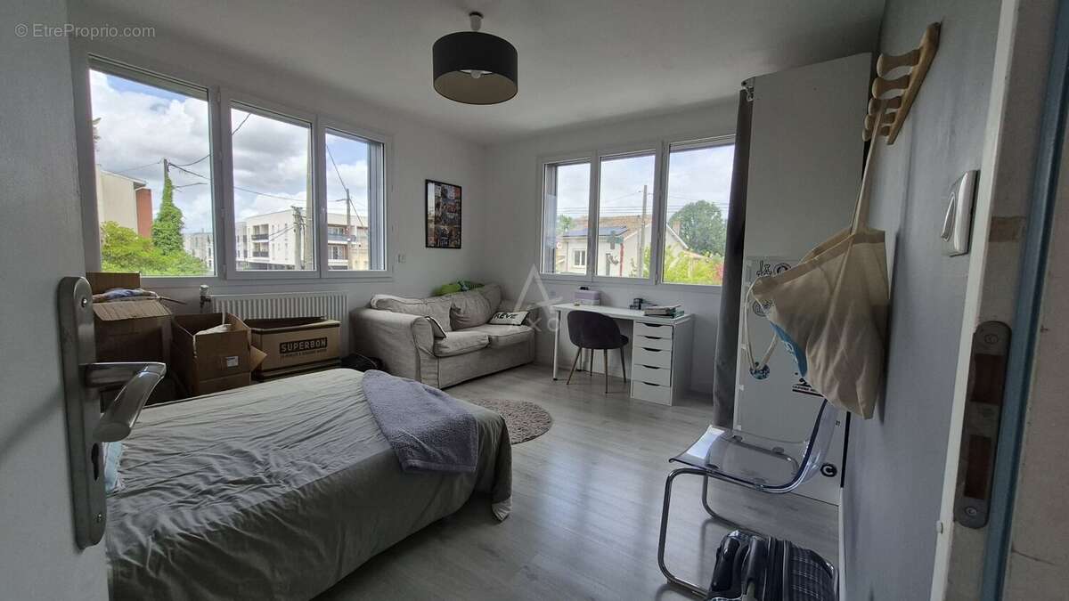 Maison familiale R+1 de 160 m²  4 chambres  Jardin avec espace BBQ et abri - photo 6