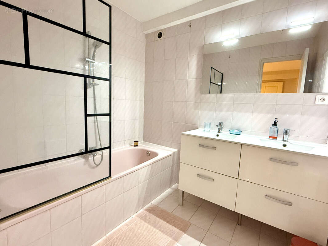 Maison à SUZE-LA-ROUSSE