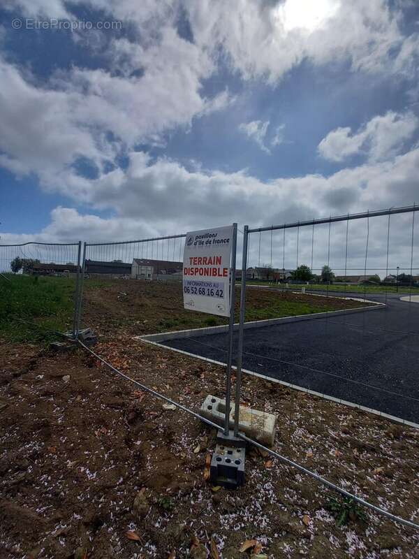 Terrain à SAINT-MESMES