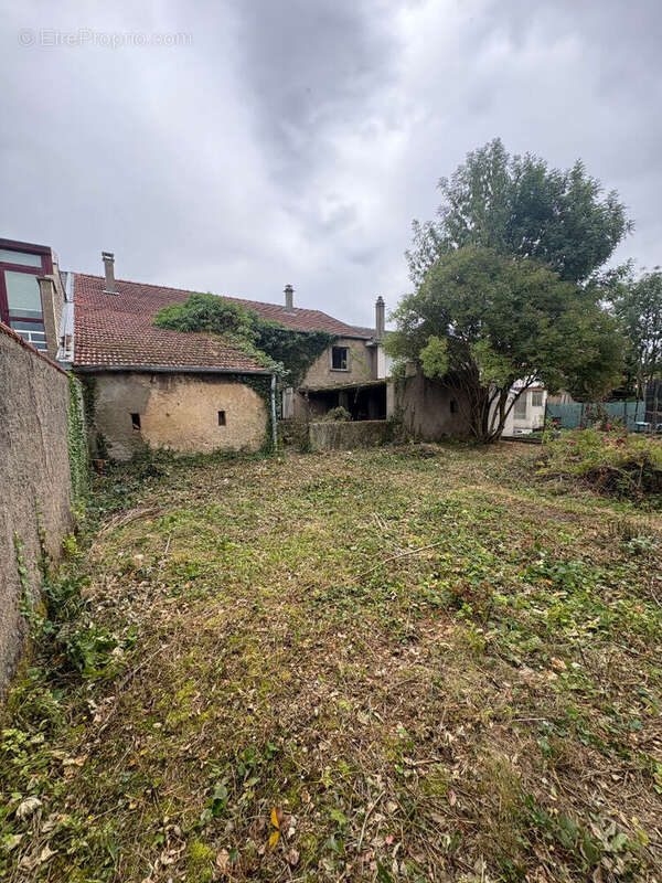 Maison à AY-SUR-MOSELLE