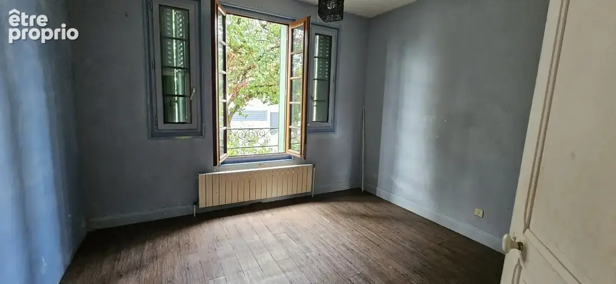 Maison  à rénover avec jardin et garages - photo 12