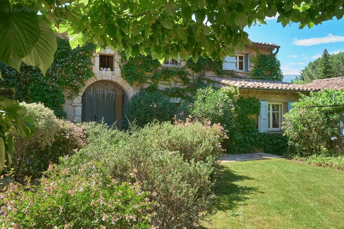 Propriété provençale d'exception dans un domaine fermé - photo 6