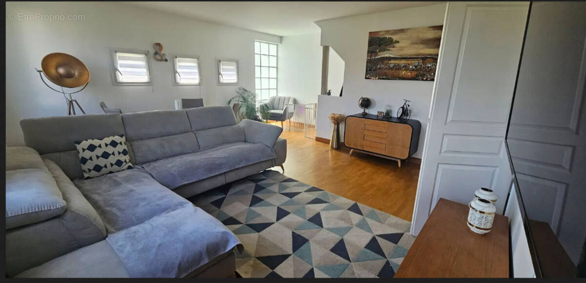 Appartement à SARTROUVILLE