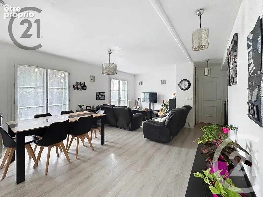 Maison 6 pièces 110 m² à vendre à Brie-Comte-Robert (77170) - photo 2