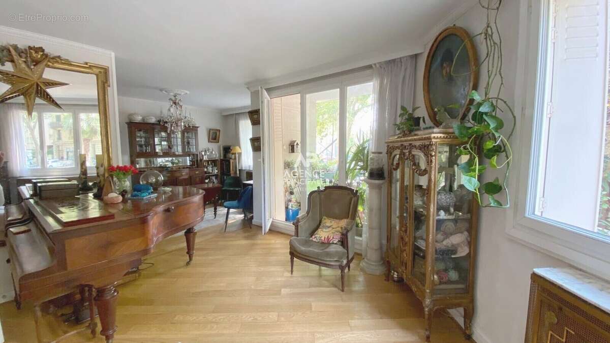 VIROFLAY - limite Chaville -  Agréable 5 pièces avec balcon - photo 3
