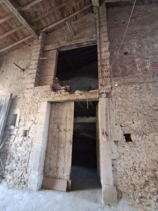 Maison de village traversante, grand garage, grange et fort potentiel – Pexiora - photo 17
