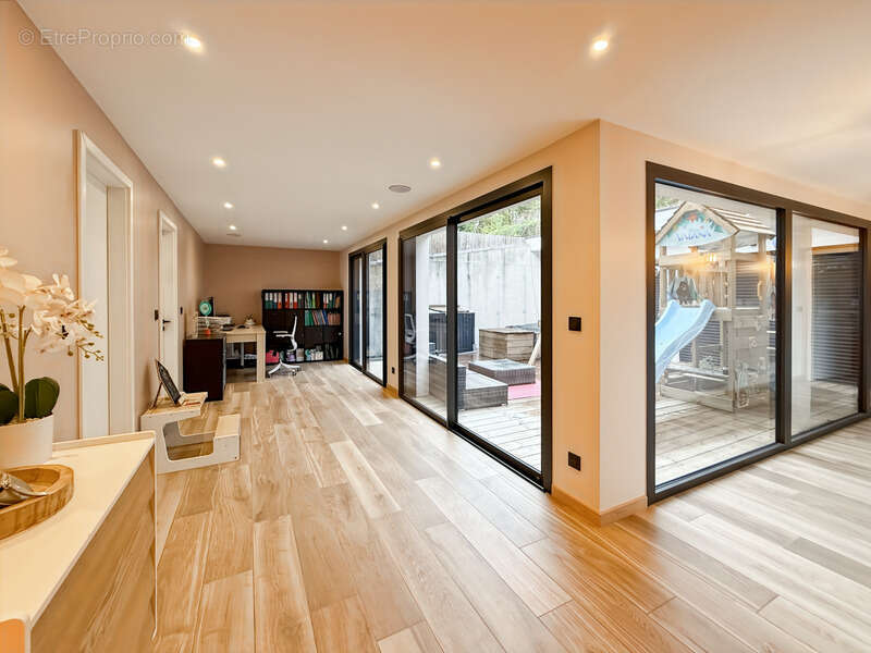 Maison à CONTAMINE-SUR-ARVE