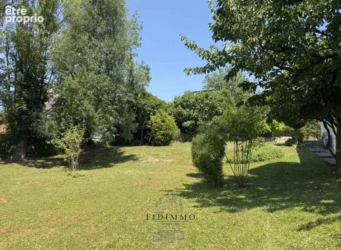 Terrain à CHENNEVIERES-SUR-MARNE