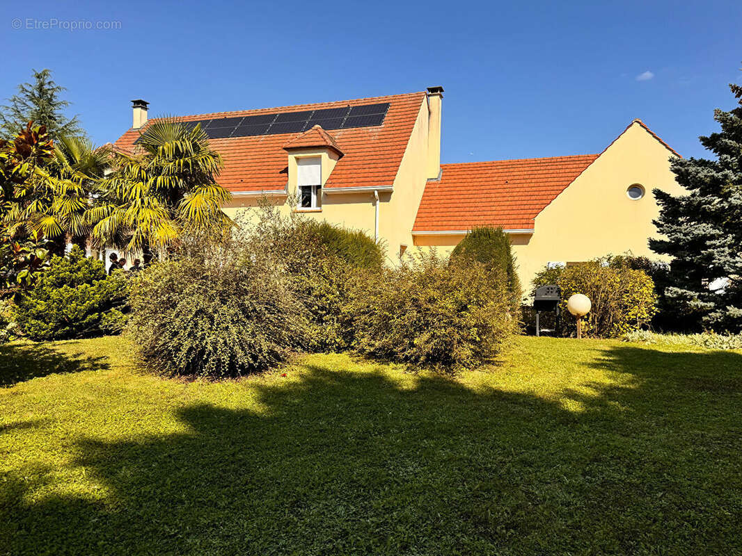 Maison à SAINT-NOM-LA-BRETECHE
