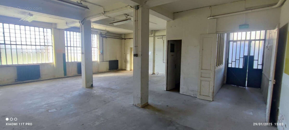 Immense local de 343 m2 env zone constructible idealement place - photo 2