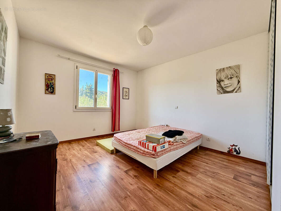 Maison à SAINT-LAURENT-DES-ARBRES